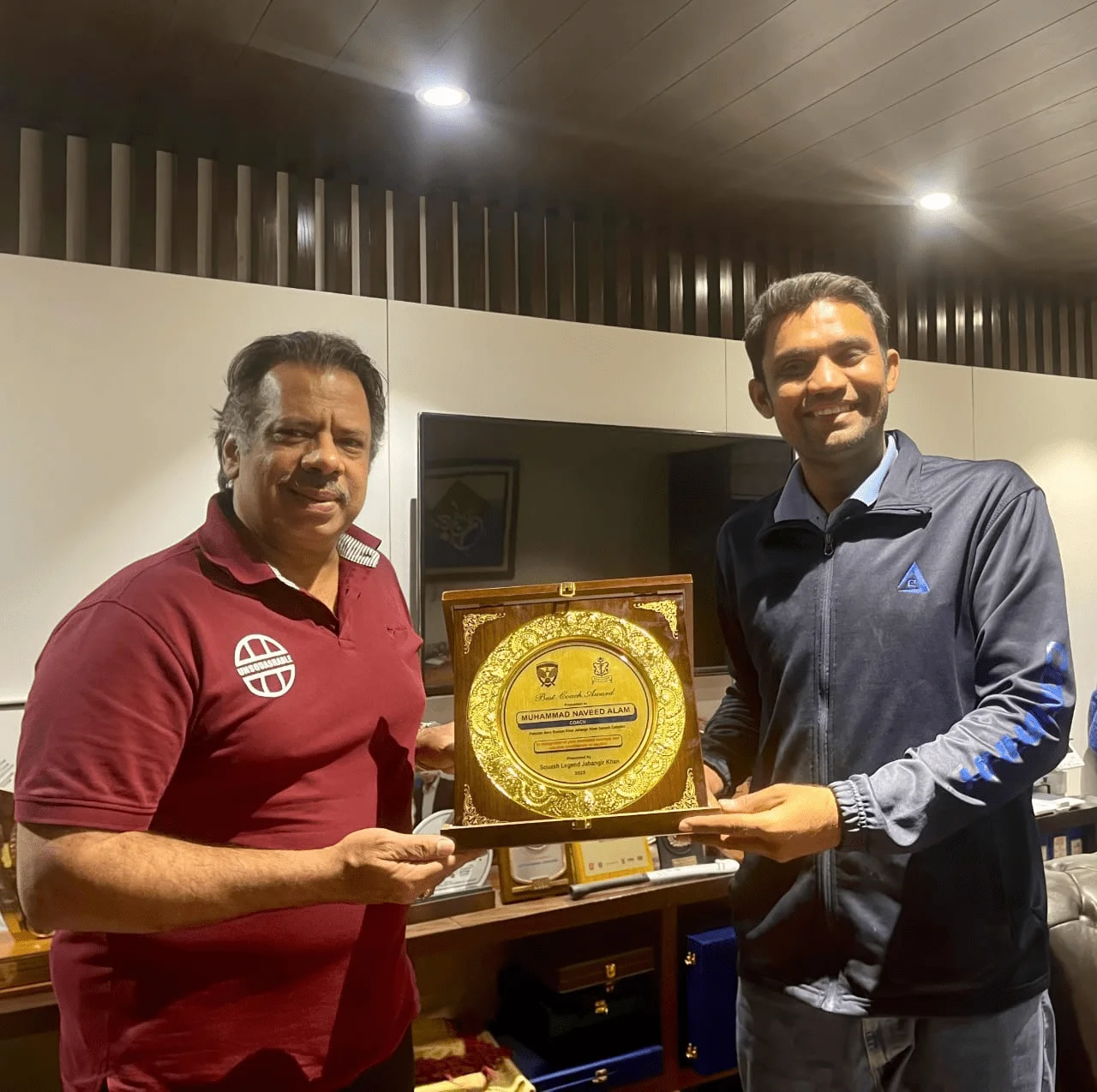 Jahangir Khan honours Naveed Alam with best coach award